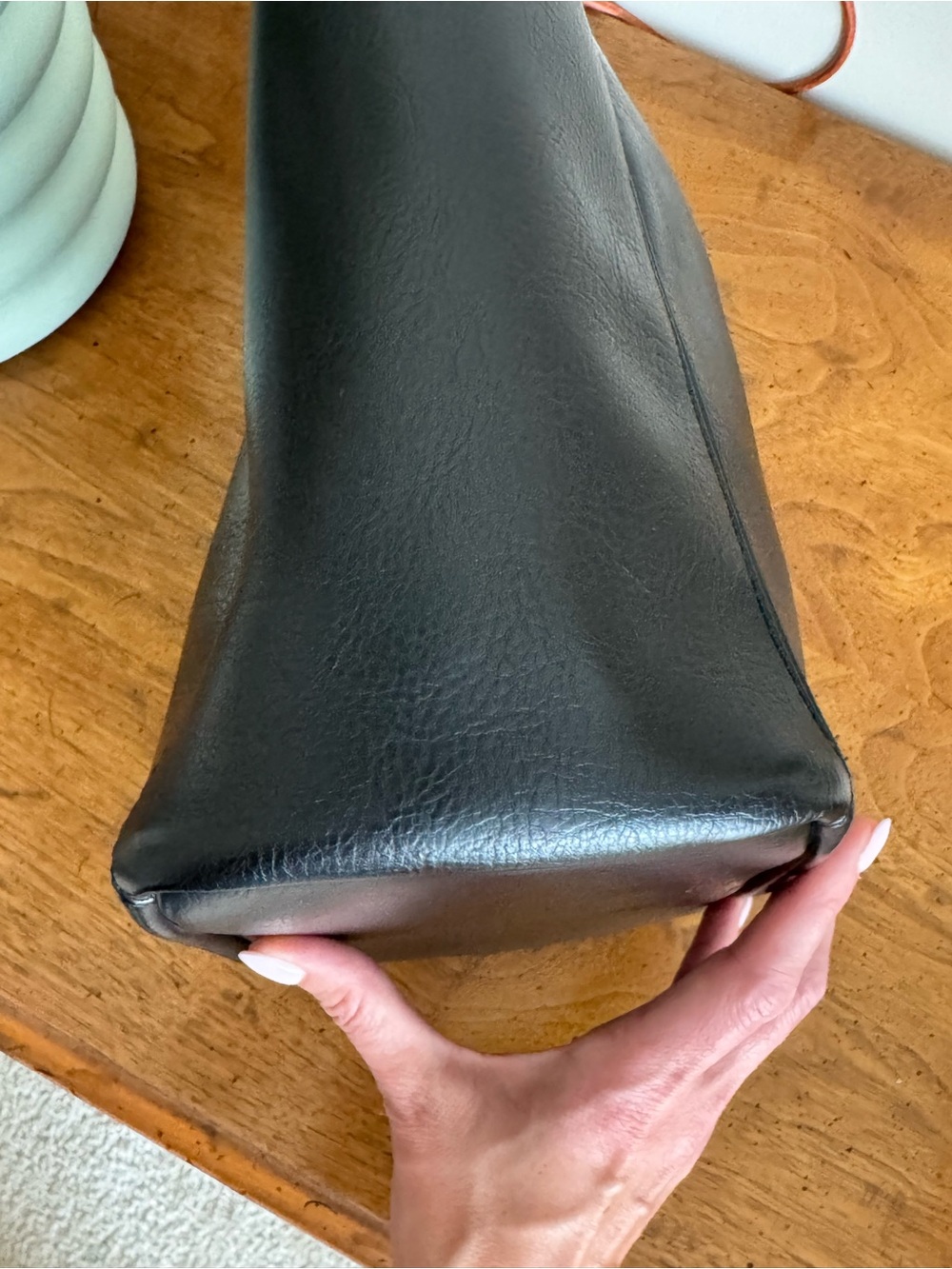 Antik Kraft Black Leather Bucket Bag with interior storage organizer - Picture 9 of 13